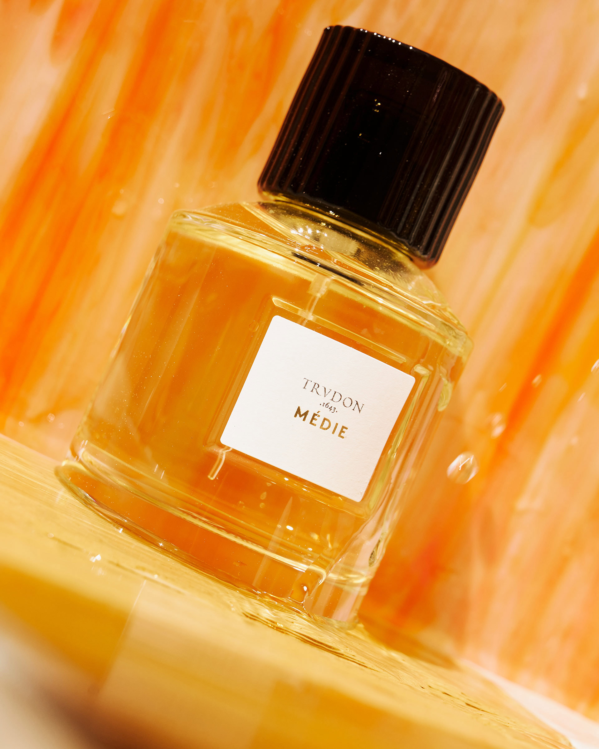 Side-Note Fragrance January, 2022 by  Natalie Turnbull