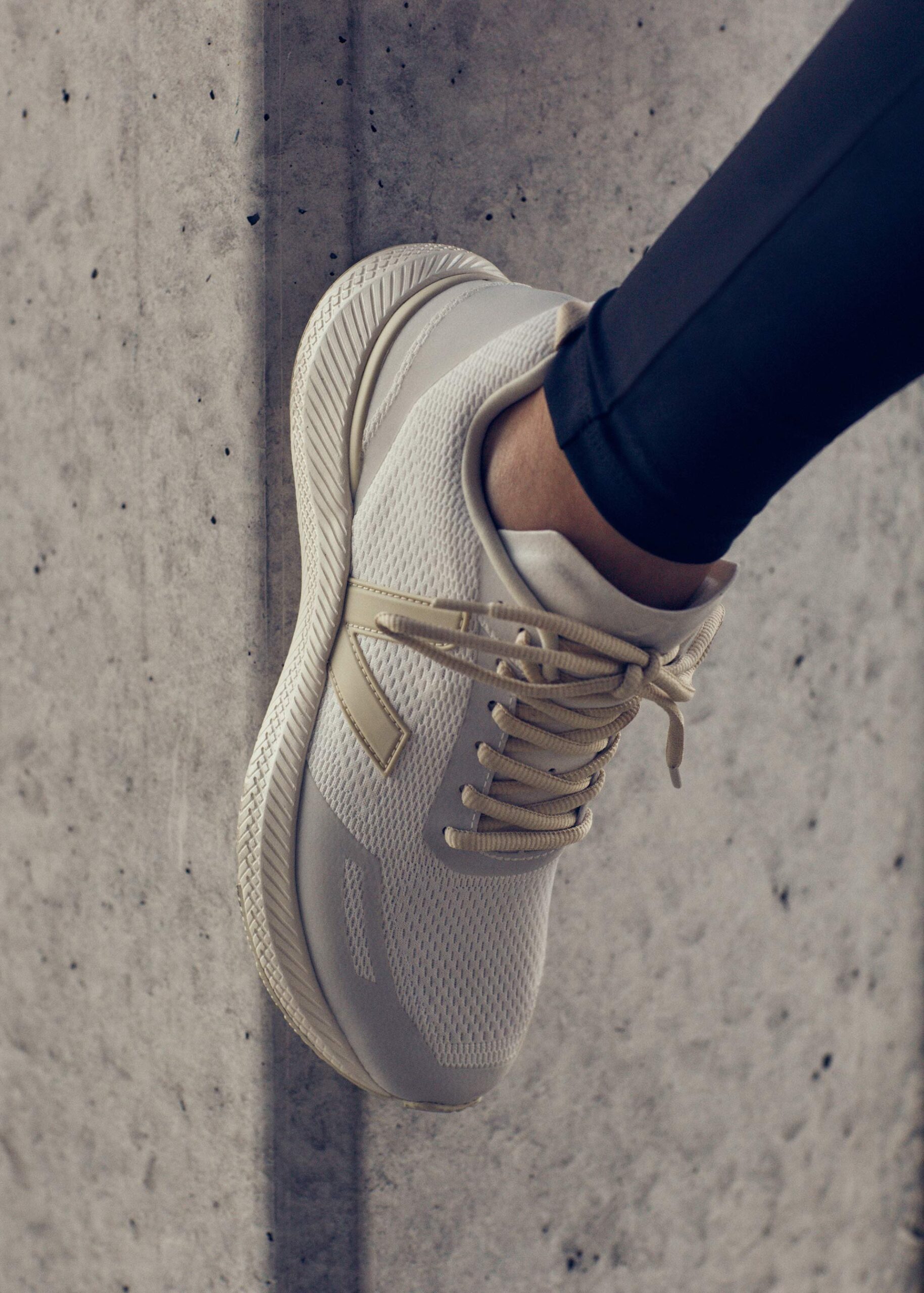 Veja AW22 May, 2022 by  Rahel Weiss