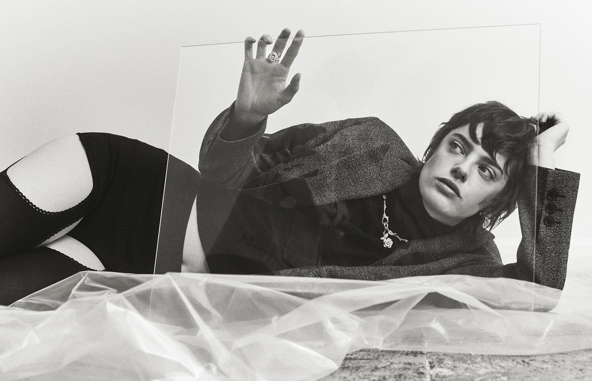 VOGUE Ukraine Jewellery December, 2024 by  Natalie Turnbull