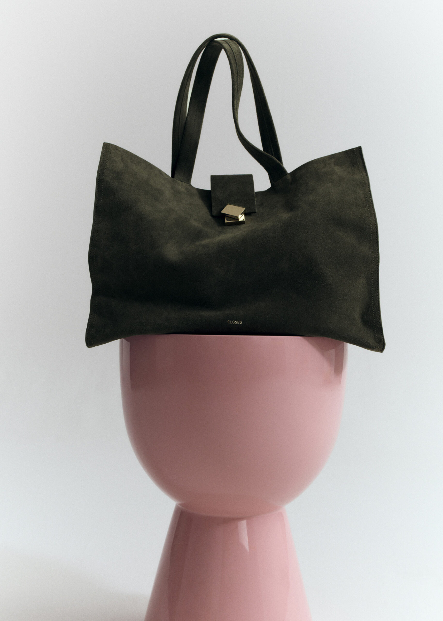 Closed Autumn/winter 25 August, 2025 by  Rahel Weiss