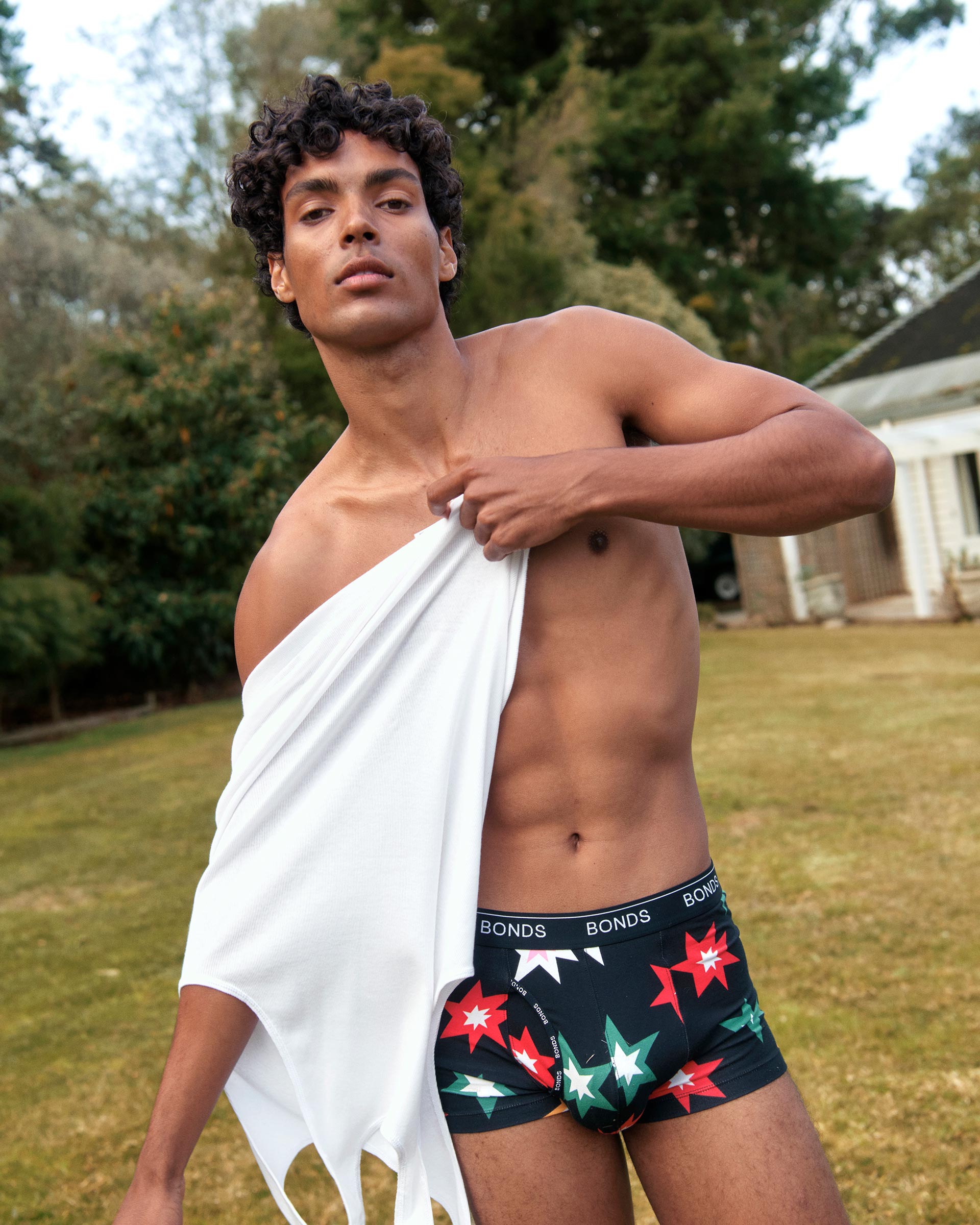 Bonds Christmas 25 December, 2025 by  Drew Wheeler